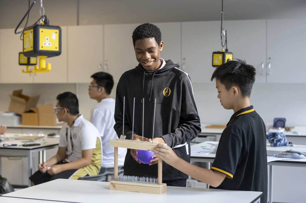 A Focus on MIT. Bringing World Leading Innovation into the Classroom at OIC Brighton - A Focus on MIT Bringing World Leading Innovation into the Classroom at OIC Brighton